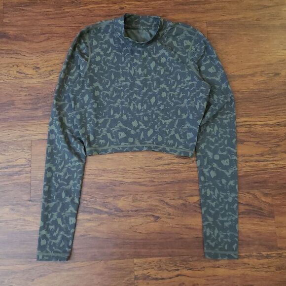 Vuori Dune Oregano Green Crop Swim Top Chic Edgy Feminine UPF 30+ Rash Guard XS - Picture 2 of 7